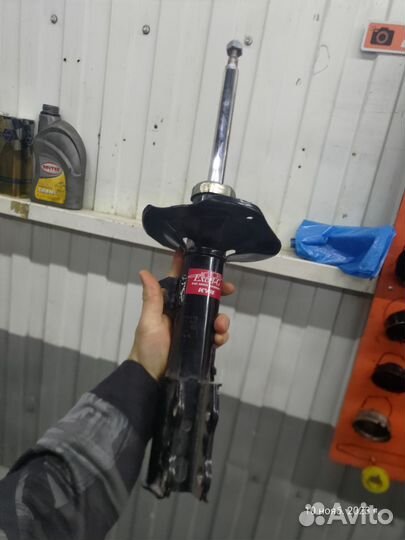 Аммортизатор прав пер Kayaba IX Corolla e120, e130