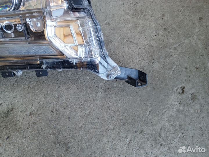 Фара правая Toyota Land Cruiser 200