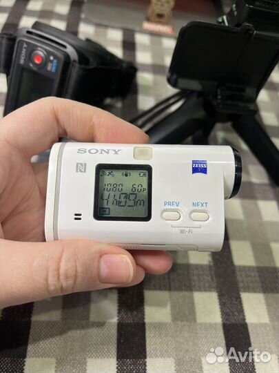 Экшн камера Sony hdr AS200v с пультом и штативом