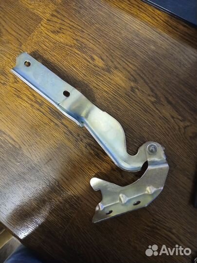 Новая петля капота правая Fiat Albea