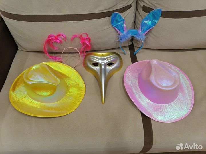 Карнавальные маски и шляпки