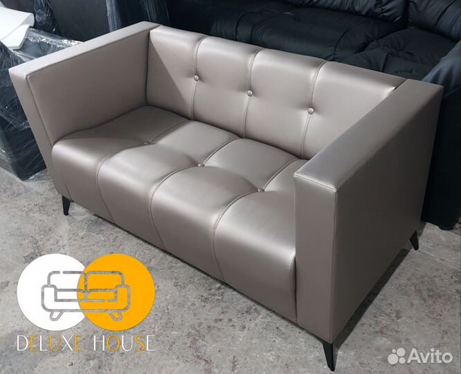 Кожаный диван