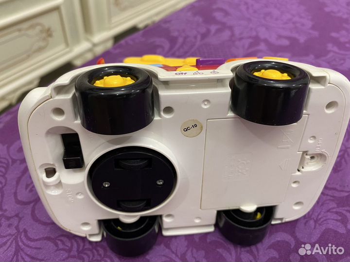 Машина пожарная обьезжает,со звуками,и светом