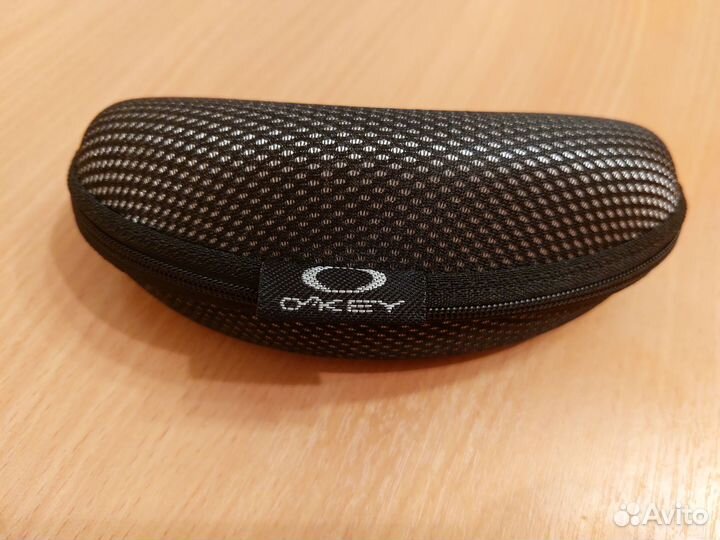 Солнцезащитные очки Oakley