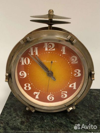 Настольные часы 