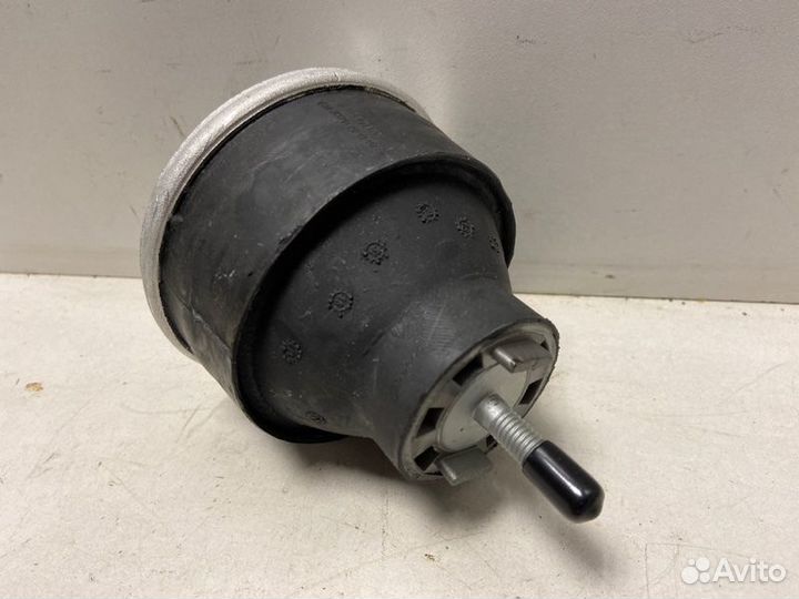 Опора двигателя Volkswagen Passat B5 1996-2000