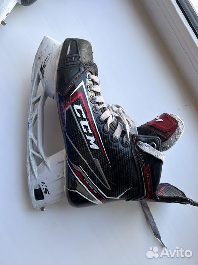 Коньки хоккейные