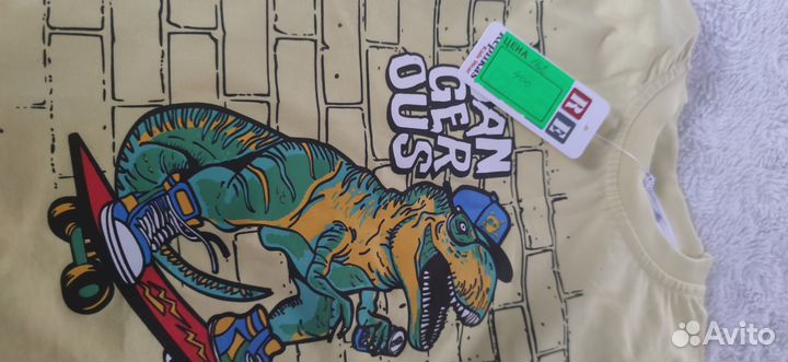 Джинсы и футболка