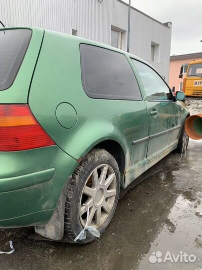 Volkswagen Golf 1.4 МТ, 2000, битый, 350 000 км