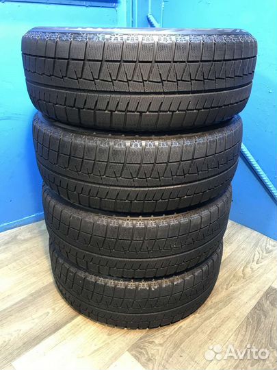 Bridgestone Blizzak Revo GZ 215/60 R16