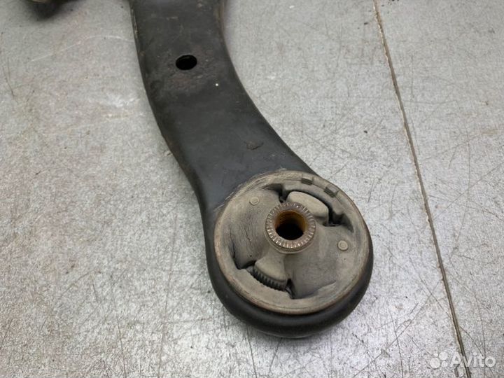 Рычаг передний правый Toyota Avensis T250