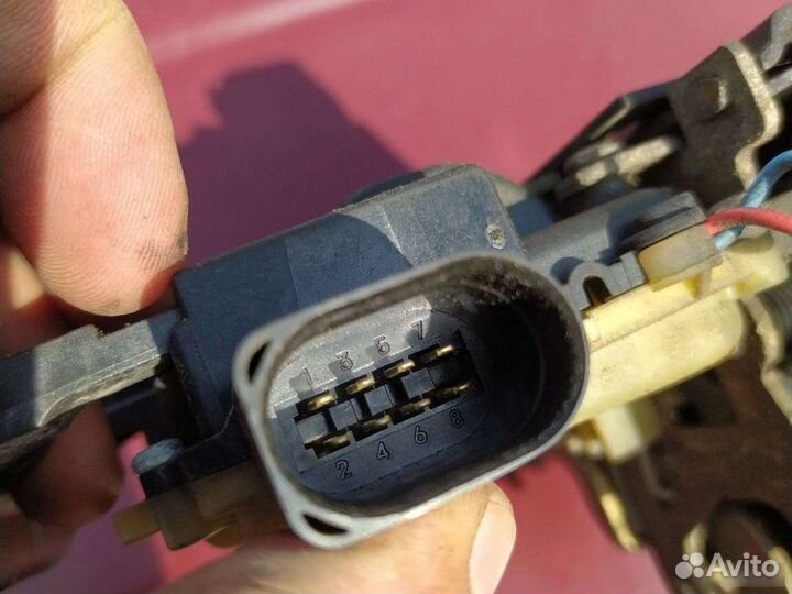 Замок двери передний правый Volkswagen Passat B5