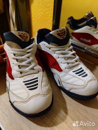 Кроссовки кожаные 37 женские