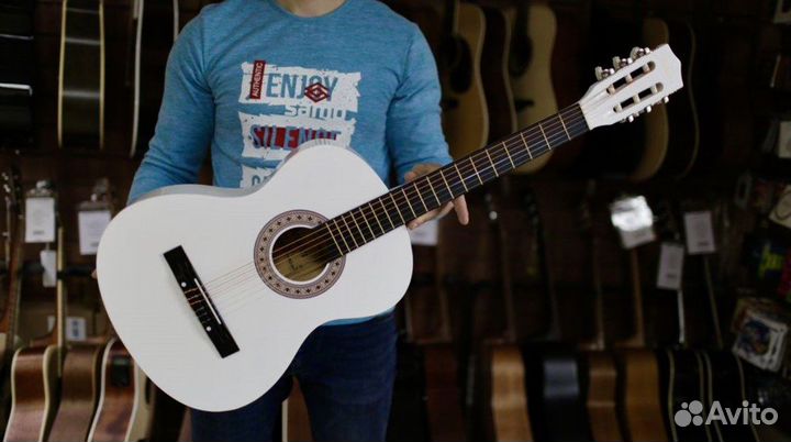 Классическая гитара Belucci + чехол