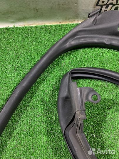 Уплотнитель двери передний правый Audi A5 8T CDN