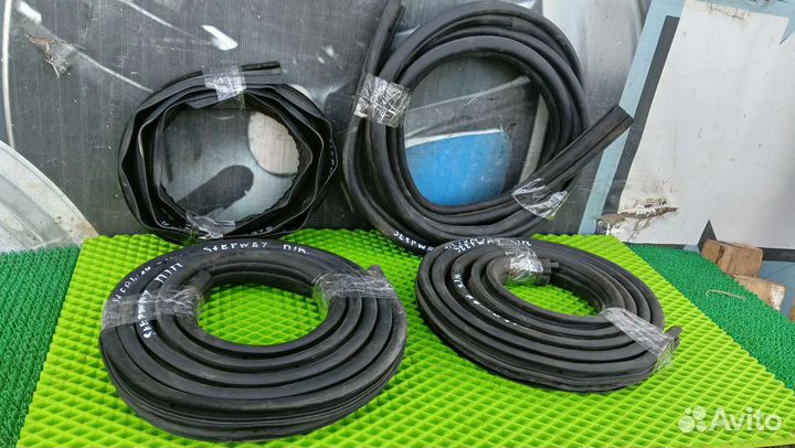 Уплотнитель дверных проемов Sandero stepway 1