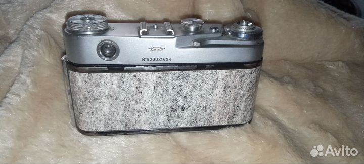 Плёночный фотоаппарат Зорький -6