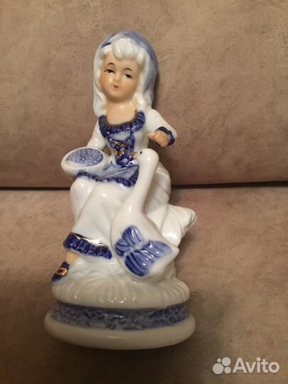 Фарфоровая статуетка 