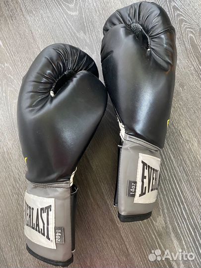 Боксерские перчатки мужские 14oz Everlast