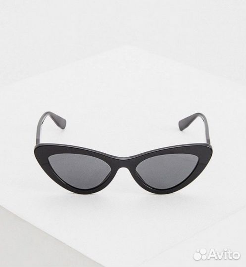 Солнцезащитные очки Miu Miu
