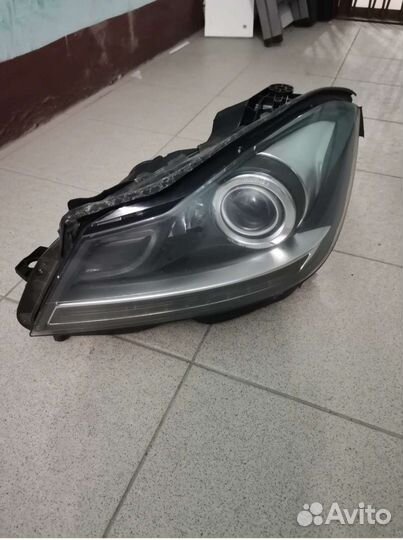 Фара левая Mercedes Benz c-class w204 rest