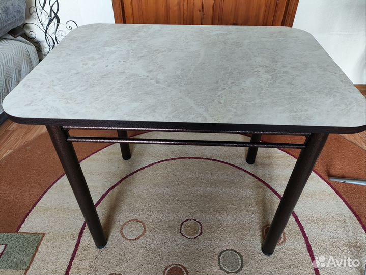 Кухонный стол