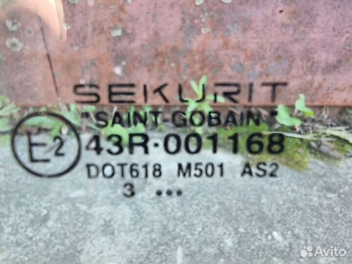 Стекло передней левой двери Туарег