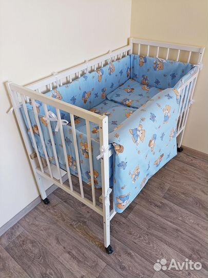 Комплект в детскую кроватку с бортиками