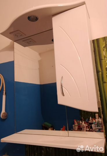 Продаю зеркало с полочкой