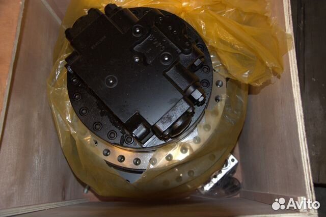 Редуктор хода с мотором Hyundai R300LC-9S / 38Q8-4