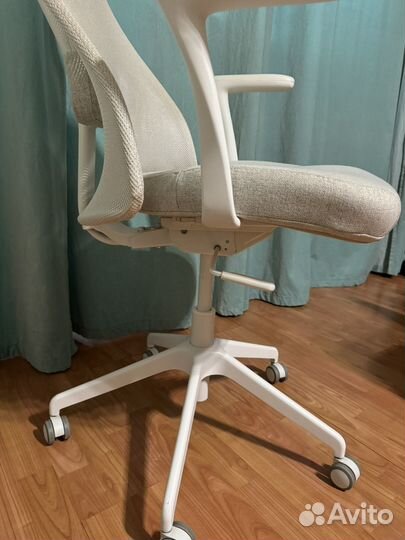Компьютерное кресло икея Эрвфьеллет