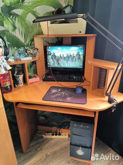Компьютерный стол
