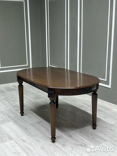 Кухонный стол и стулья новые