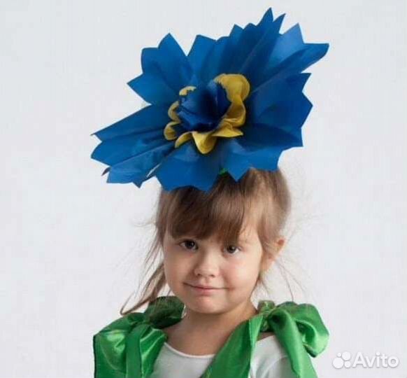 Шляпка цветов ромашка, мак, колокольчик, роза