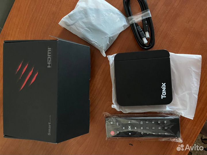 Прошитая Смарт тв приставка Tanix W2