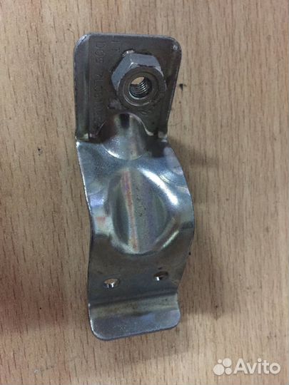 Кронштейн компрессора кондиционера Audi A8 D3