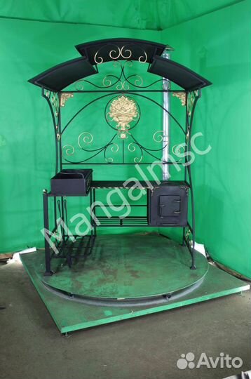 Мангал с крышей