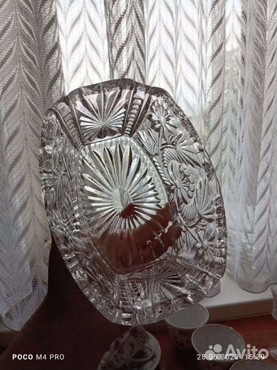 Хрустальные вазы и креманки