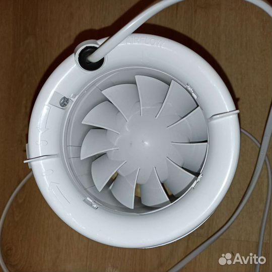 Вентилятор канальный Silenttube 200