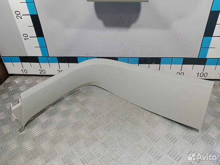 Б/У Обшивка двери багажника верхняя правая#001