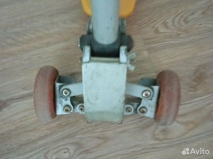 Самокат трехколесный