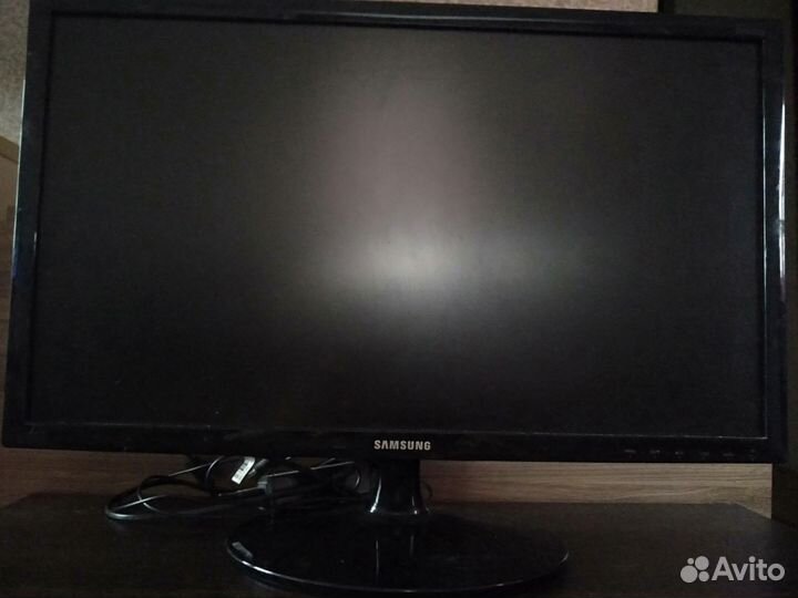 Монитор Samsung S24D300H