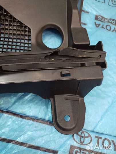 Накладка под дворники жабо Lexus GS 55708-30101