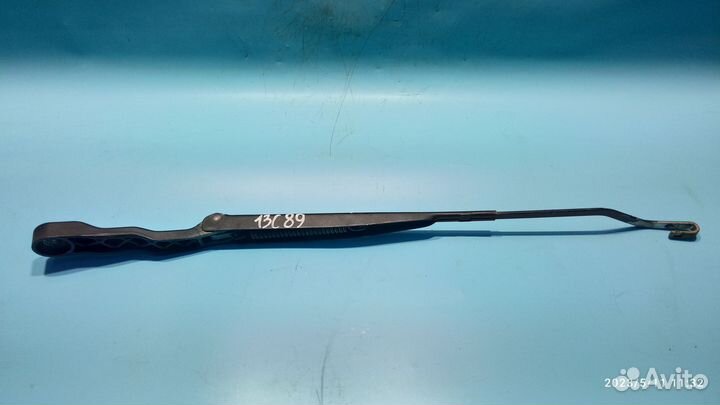 Поводок стеклоочистителя правый Nissan Cedric Y31