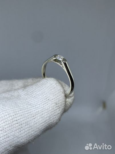 Золотое кольцо с бриллиантом 0.135 ct