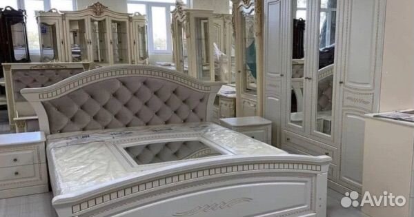 Спальный гарнитур