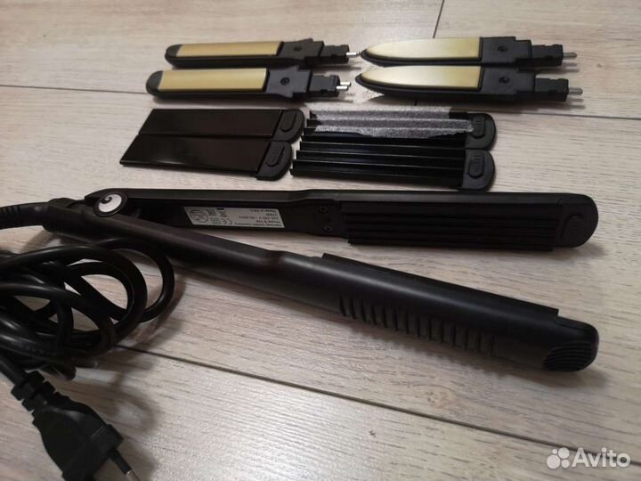 Выпрямитель для волос новый