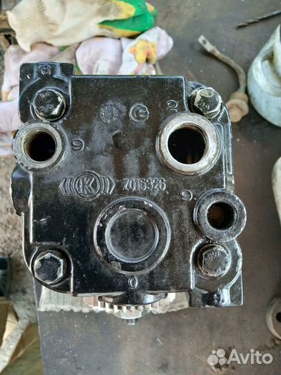 Компрессор на двигатель Каминс