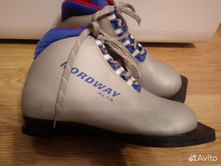 Лыжные ботинки