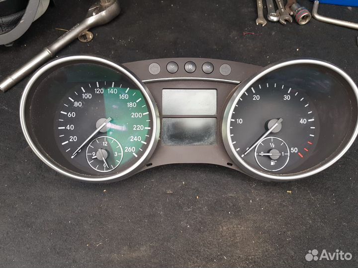 Щеток прибора на Mersedes ML GL